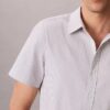 Camisa clásica de rayas con botones de seersucker Camisa clásica de rayas con botones de seersucker
