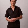 Camisa clásica de seersucker liso con botones