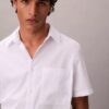 Camisa clásica de seersucker liso con botones