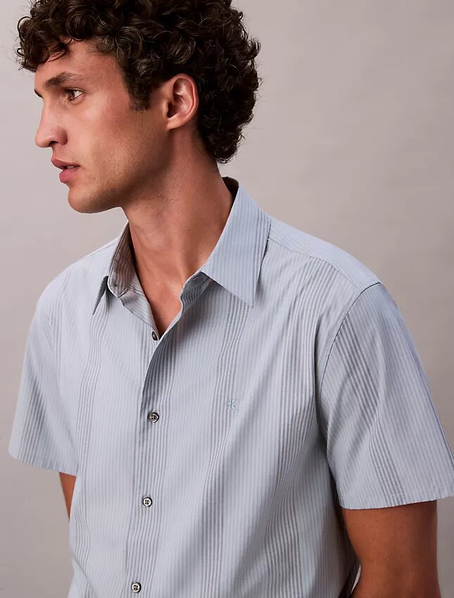 Camisa clásica elástica a rayas teñida en hilo Camisa clásica elástica a rayas teñida en hilo