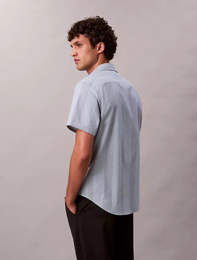 Camisa clásica elástica a rayas teñida en hilo Camisa clásica elástica a rayas teñida en hilo