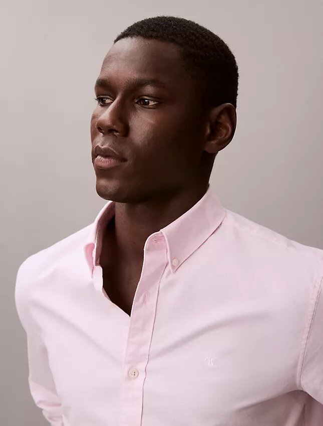 Camisa clásica lisa Oxford con botones Camisa clásica lisa Oxford con botones