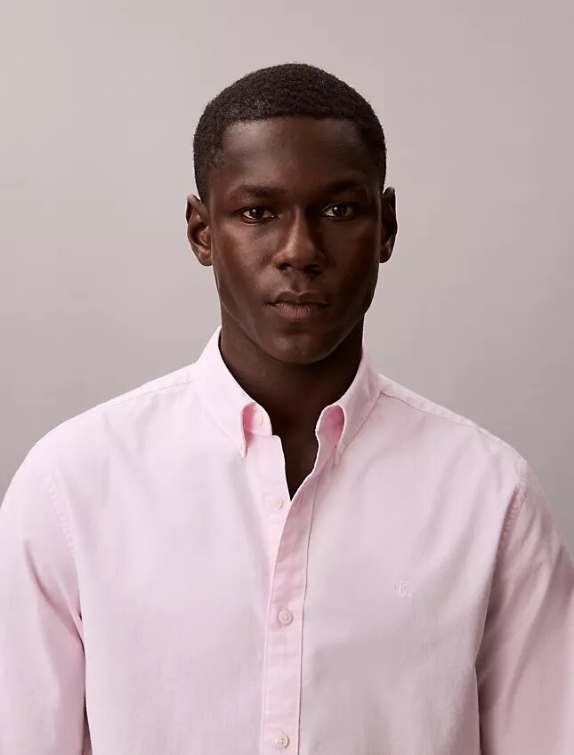 Camisa clásica lisa Oxford con botones Camisa clásica lisa Oxford con botones
