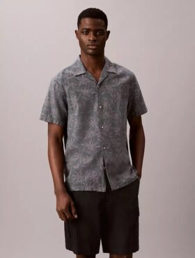Camisa cómoda de algodón y lino con cuello camp Camisa cómoda de algodón y lino con cuello camp
