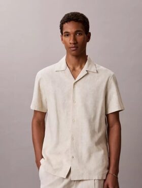 Camisa cómoda de algodón y lino con cuello camp Camisa cómoda de algodón y lino con cuello camp