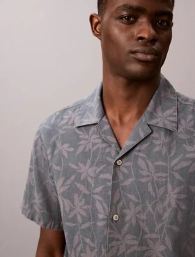 Camisa cómoda de algodón y lino con cuello camp Camisa cómoda de algodón y lino con cuello camp