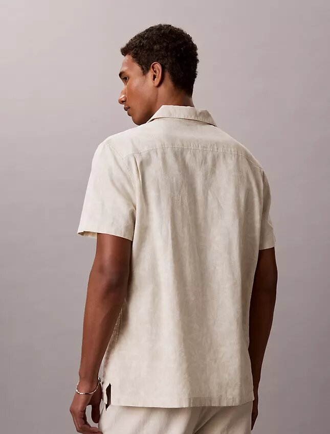 Camisa cómoda de algodón y lino con cuello camp Camisa cómoda de algodón y lino con cuello camp