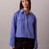 Camisa corta de corte cuadrado con rayas y botones Camisa corta de corte cuadrado con rayas y botones