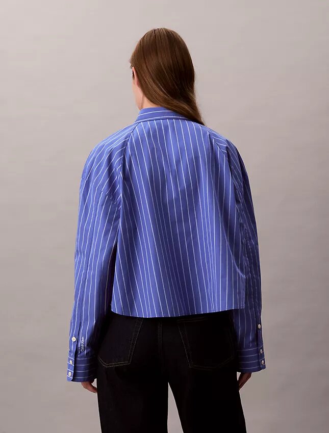 Camisa corta de corte cuadrado con rayas y botones Camisa corta de corte cuadrado con rayas y botones