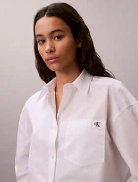 Camisa corta de popelín de algodón con corte cuadrado y botones