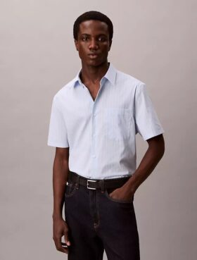 Camisa de algodón elástico a rayas, de manga corta y con botones