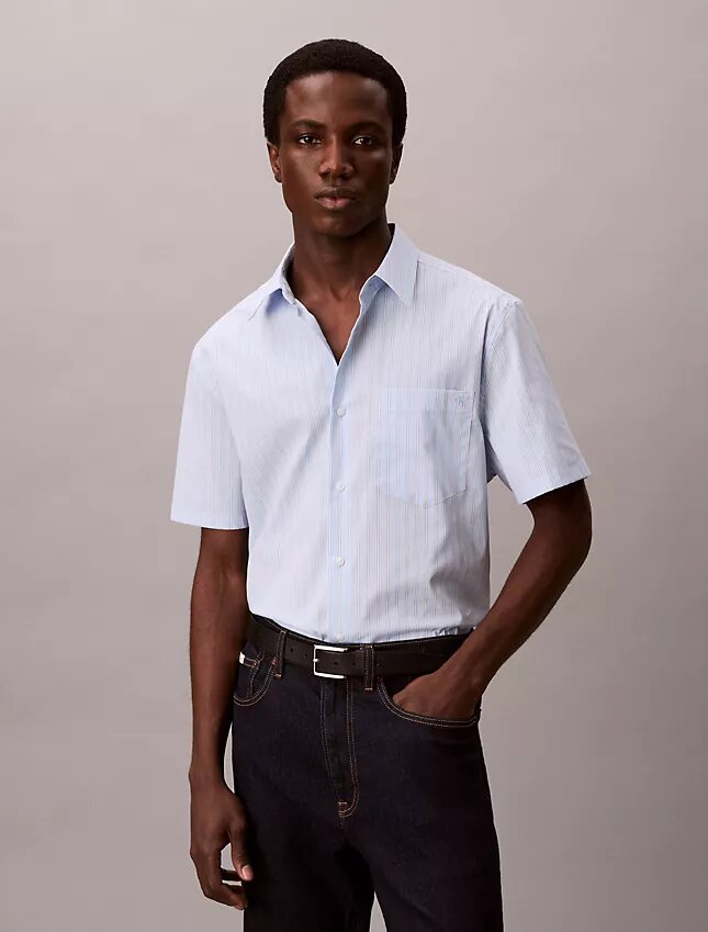 Camisa de algodón elástico a rayas, de manga corta y con botones Camisa de algodón elástico a rayas, de manga corta y con botones