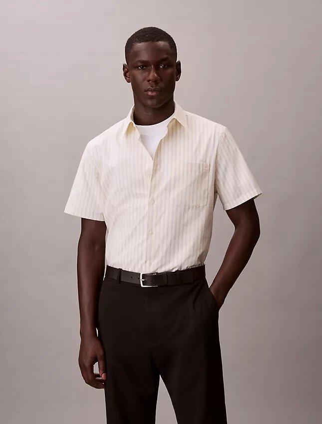 Camisa de algodón elástico a rayas, de manga corta y con botones Camisa de algodón elástico a rayas, de manga corta y con botones