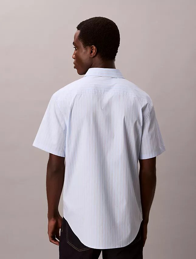 Camisa de algodón elástico a rayas, de manga corta y con botones Camisa de algodón elástico a rayas, de manga corta y con botones