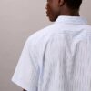 Camisa de algodón elástico a rayas, de manga corta y con botones Camisa de algodón elástico a rayas, de manga corta y con botones