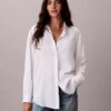 Camisa de lyocell con solapa enrollada y botones Camisa de lyocell con solapa enrollada y botones