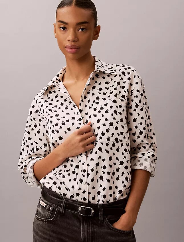Camisa de lyocell con solapa enrollada y botones Camisa de lyocell con solapa enrollada y botones