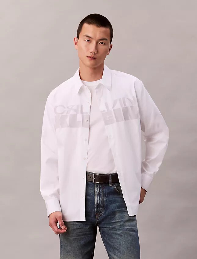 Camisa de popelín con estampado gráfico y botones, corte holgado Camisa de popelín con estampado gráfico y botones, corte holgado