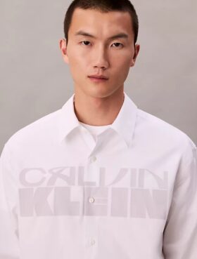 Camisa de popelín con estampado gráfico y botones, corte holgado