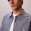 Camisa de popelín lavado a rayas con botones Camisa de popelín lavado a rayas con botones
