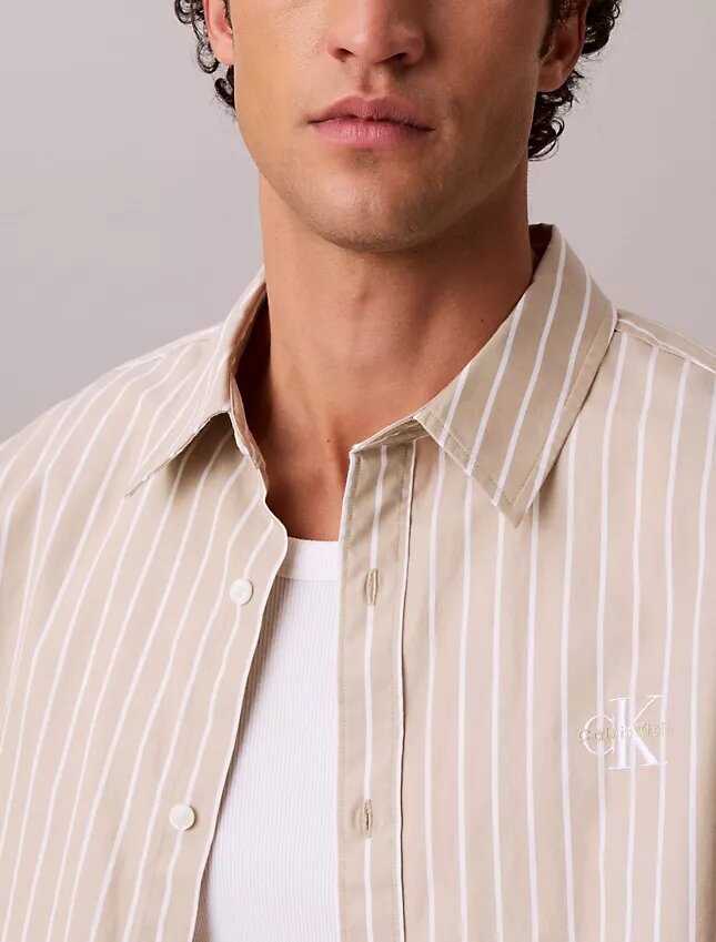 Camisa de popelín lavado a rayas con botones Camisa de popelín lavado a rayas con botones