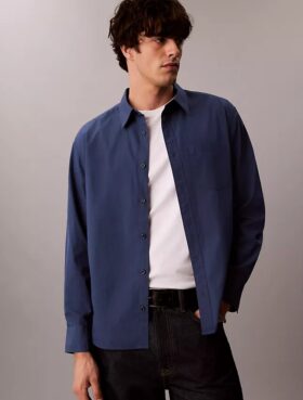 Camisa de popelín lavado con botones y corte holgado