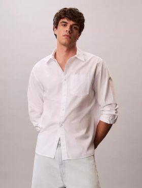 Camisa de popelín lavado con botones y corte holgado