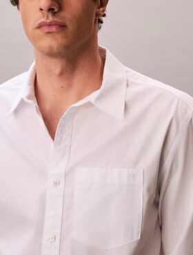 Camisa de popelín lavado con botones y corte holgado