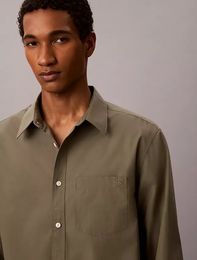 Camisa de popelín lavado con botones y corte holgado Camisa de popelín lavado con botones y corte holgado