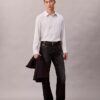 Camisa de rayas con botones, confeccionada en mezcla de viscosa y corte relajado Camisa de rayas con botones, confeccionada en mezcla de viscosa y corte relajado