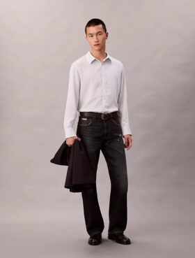 Camisa de rayas con botones, confeccionada en mezcla de viscosa y corte relajado