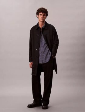 Camisa de rayas con botones, confeccionada en mezcla de viscosa y corte relajado