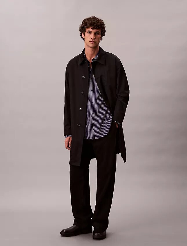 Camisa de rayas con botones, confeccionada en mezcla de viscosa y corte relajado Camisa de rayas con botones, confeccionada en mezcla de viscosa y corte relajado