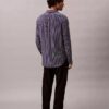 Camisa de rayas con botones, confeccionada en mezcla de viscosa y corte relajado Camisa de rayas con botones, confeccionada en mezcla de viscosa y corte relajado
