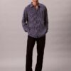 Camisa de rayas con botones, confeccionada en mezcla de viscosa y corte relajado Camisa de rayas con botones, confeccionada en mezcla de viscosa y corte relajado