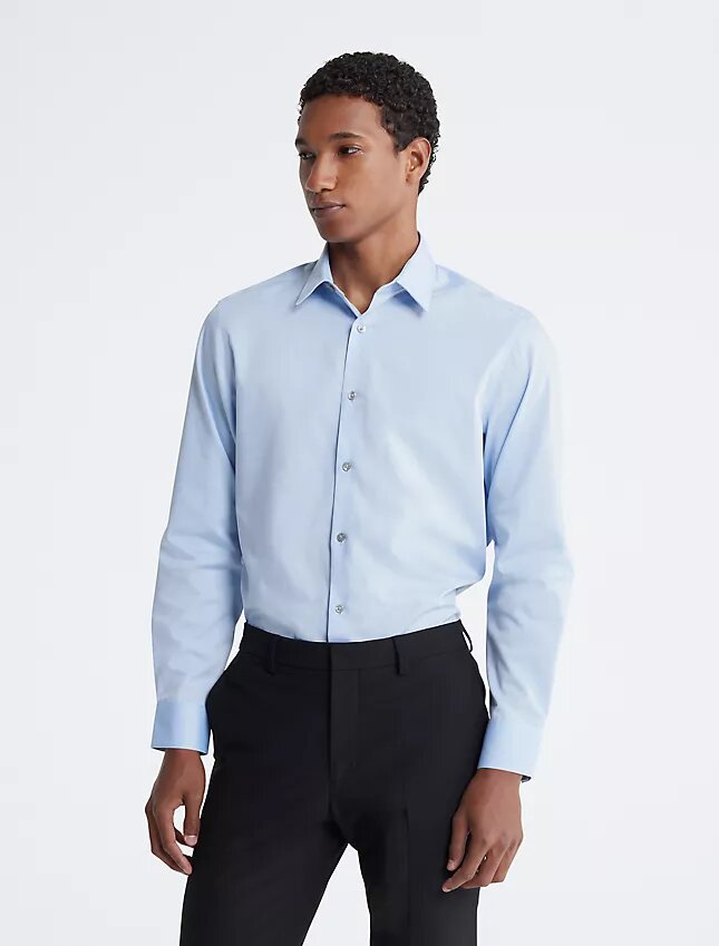 Camisa de vestir ajustada de algodón con diseño en espiga Camisa de vestir ajustada de algodón con diseño en espiga