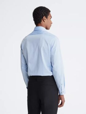 Camisa de vestir ajustada de algodón con diseño en espiga Camisa de vestir ajustada de algodón con diseño en espiga
