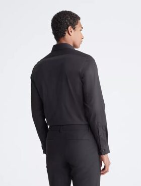 Camisa de vestir ajustada de algodón con diseño en espiga Camisa de vestir ajustada de algodón con diseño en espiga