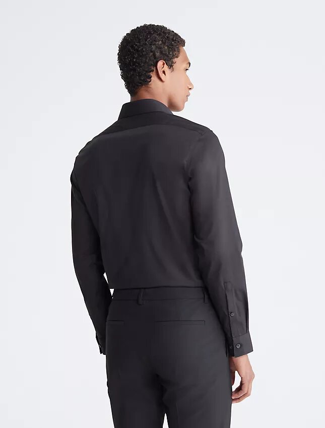 Camisa de vestir ajustada de algodón con diseño en espiga Camisa de vestir ajustada de algodón con diseño en espiga