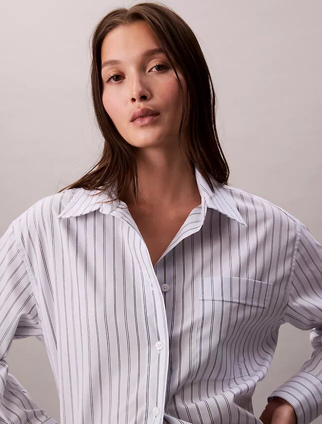 Camisa holgada de popelín a rayas con botones Camisa holgada de popelín a rayas con botones