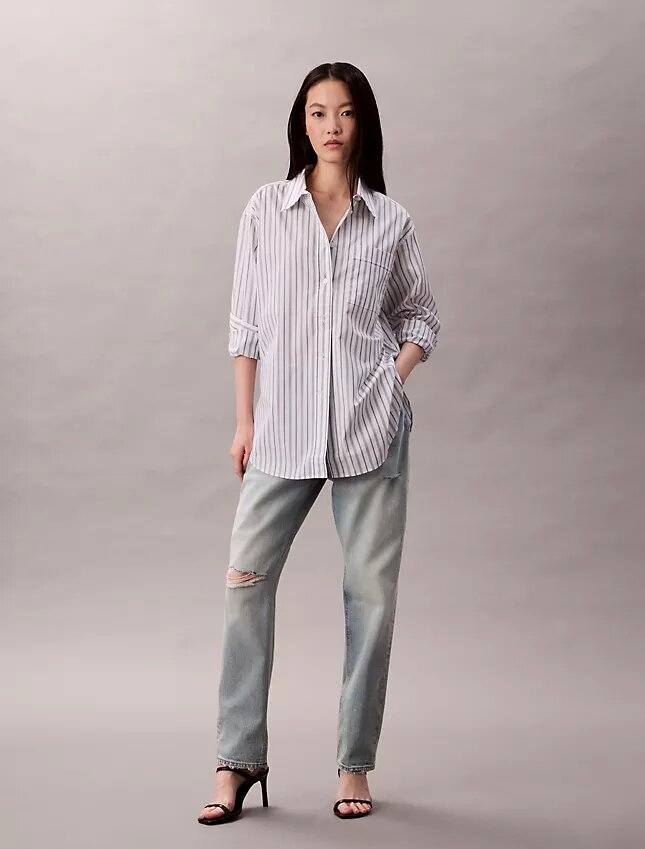 Camisa holgada de popelín a rayas con botones Camisa holgada de popelín a rayas con botones