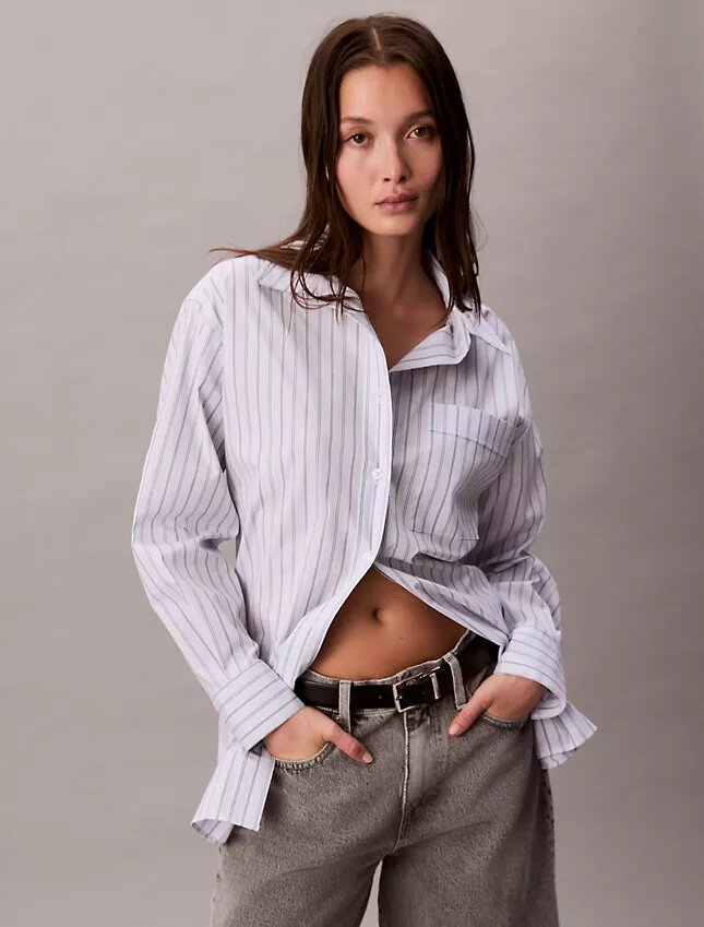 Camisa holgada de popelín a rayas con botones Camisa holgada de popelín a rayas con botones