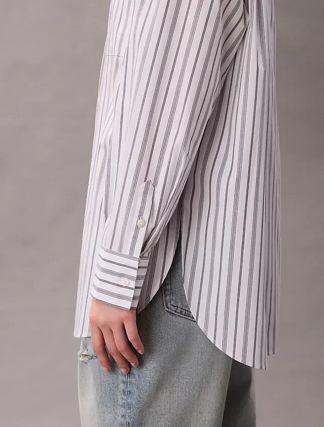 Camisa holgada de popelín a rayas con botones Camisa holgada de popelín a rayas con botones