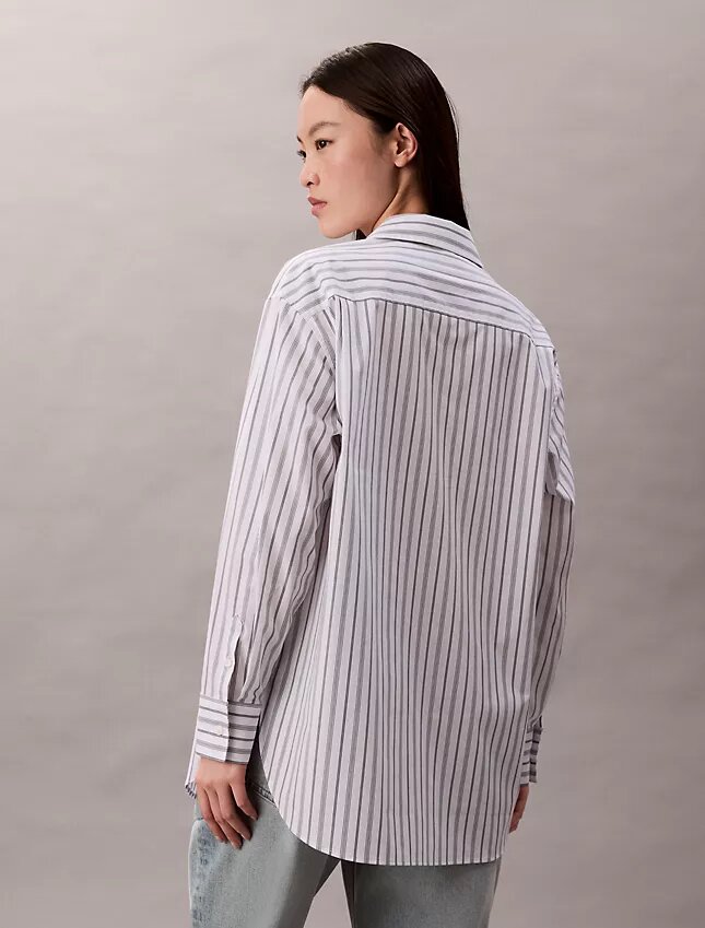 Camisa holgada de popelín a rayas con botones Camisa holgada de popelín a rayas con botones