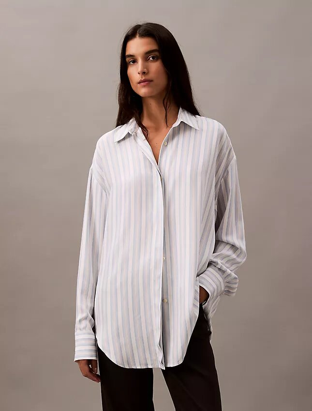 Camisa holgada de viscosa con botones Camisa holgada de viscosa con botones