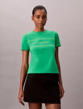 Camiseta ajustada con gráfico de logotipo a rayas