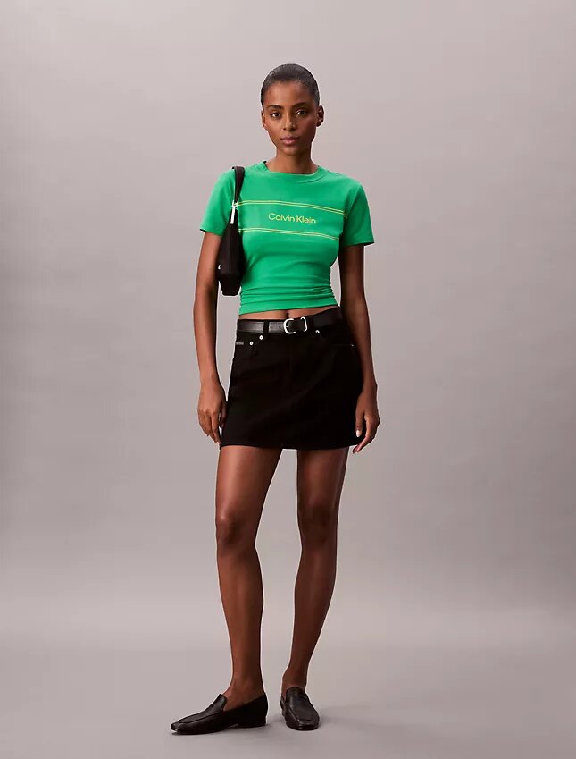 Camiseta ajustada con gráfico de logotipo a rayas Camiseta ajustada con gráfico de logotipo a rayas
