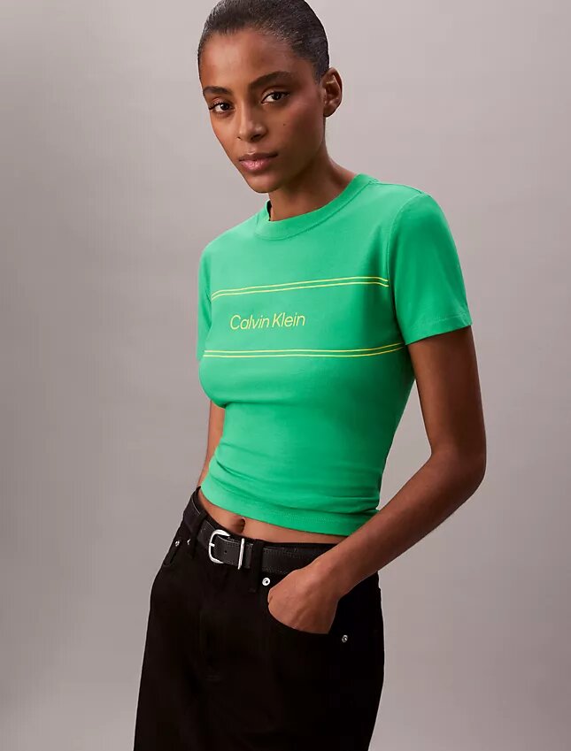 Camiseta ajustada con gráfico de logotipo a rayas Camiseta ajustada con gráfico de logotipo a rayas