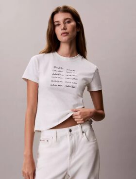 Camiseta ajustada con gráfico del logotipo