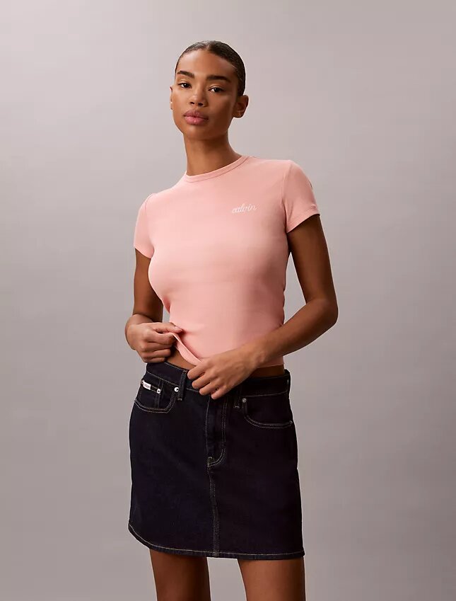 Camiseta ajustada con gráfico del logotipo Contour Rib Camiseta ajustada con gráfico del logotipo Contour Rib